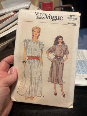 Very Easy Vogue 8971 Dress Patterns A-Line Loose Fit Mid-Calf Sizes 8-10-12
